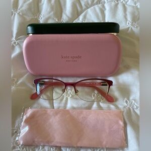 Kate Spade ♠️ Ferrara frames with case and cleaning cloth. 🩷
